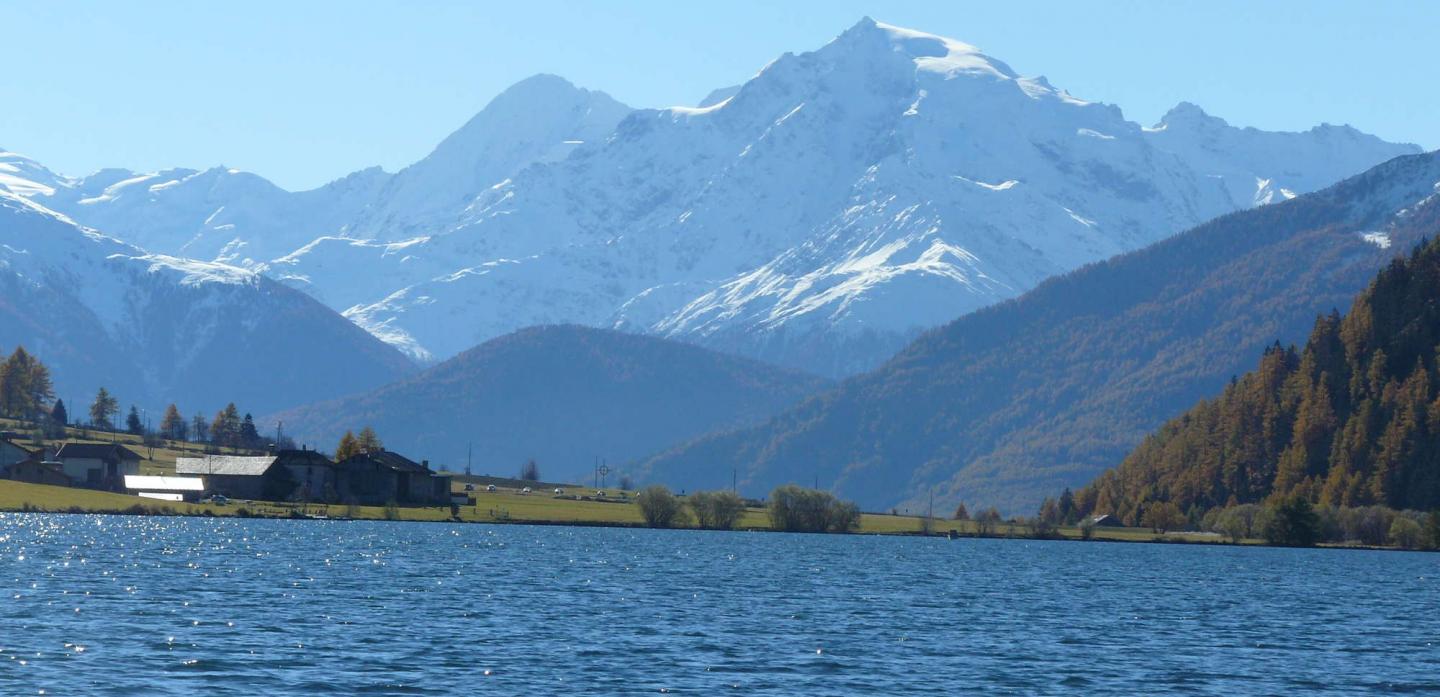 Lago di Resia con vista Ortles